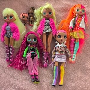 Fashionable Dolls Set with Vibrant Colors